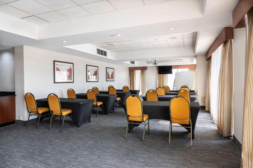 Comfort Inn & Conference Centre Toronto Airport Facilities photo
