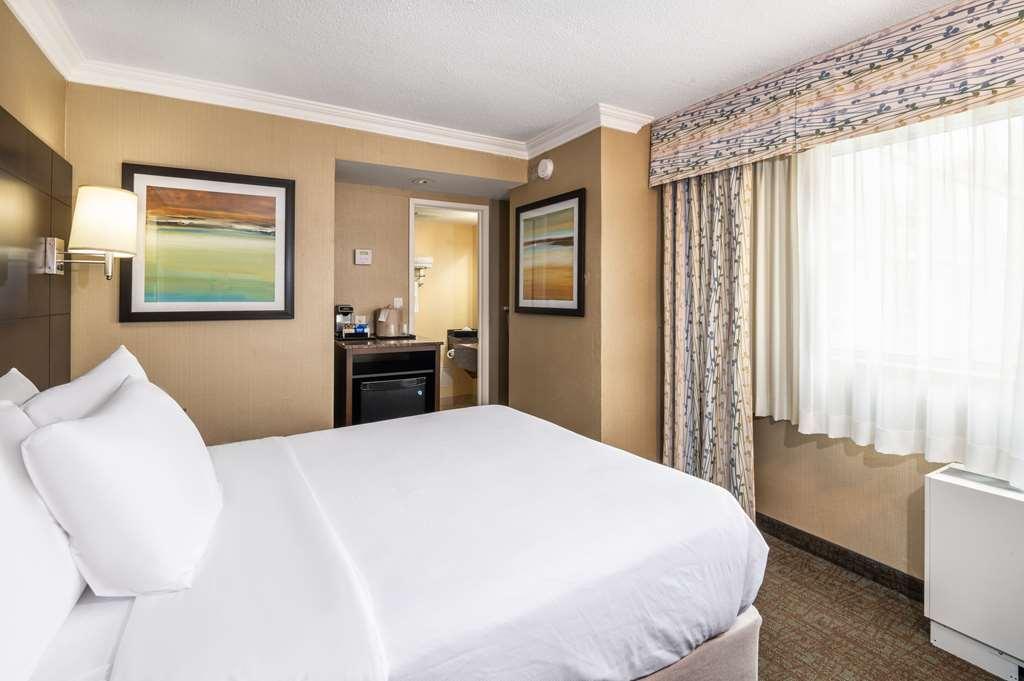 Comfort Inn & Conference Centre Toronto Airport Room photo