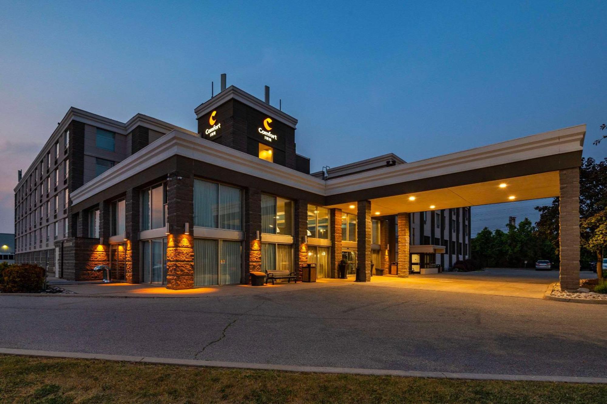 Comfort Inn & Conference Centre Toronto Airport Exterior photo